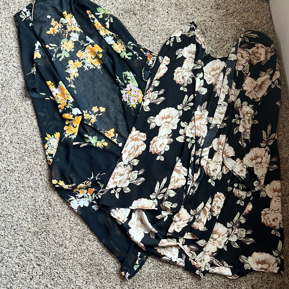 Set of two dusters